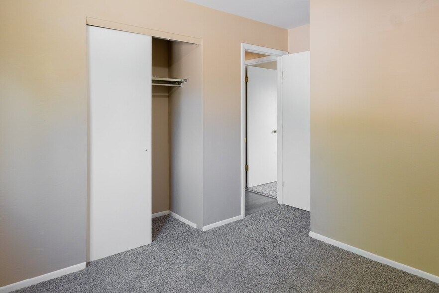 Building Photo - 2617 Montebello Dr W