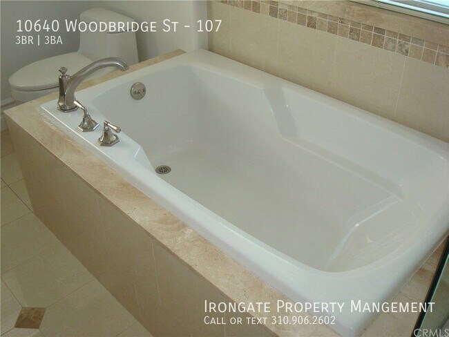 Building Photo - 10640 Woodbridge St