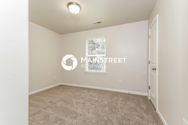Building Photo - 3 Bedroom Pet-Friendly Home in GREENSBORO,...