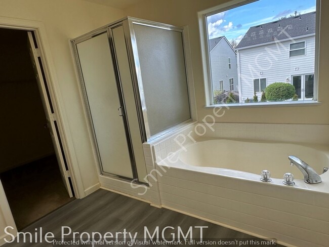 Building Photo - A beautiful 2-story single house in Clackamas.