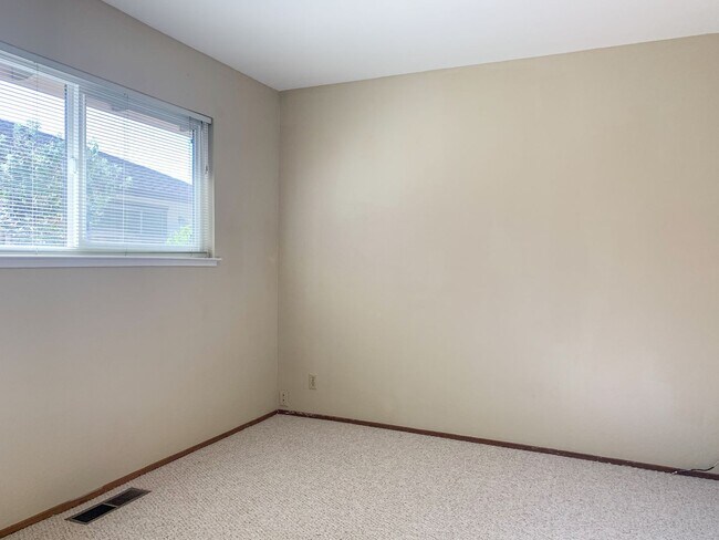 Building Photo - Comfortable Single-Level Living in a Prime Los Gatos Location