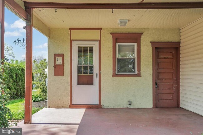 Building Photo - 319 N 2nd St