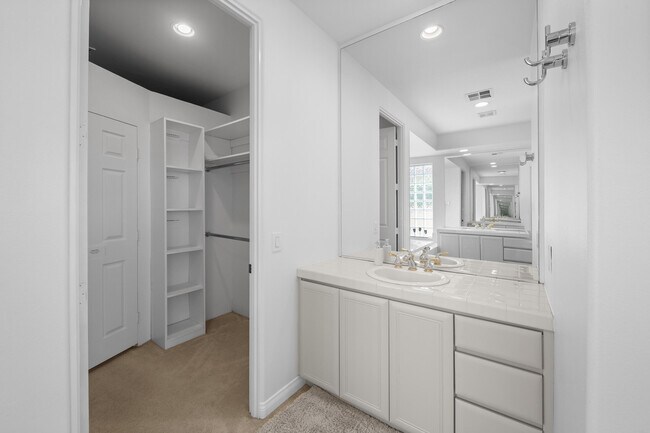 Building Photo - 50500 Cypress Point Dr