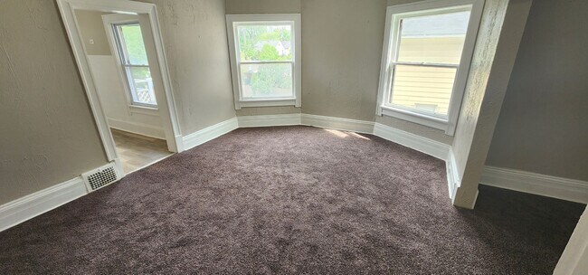 Building Photo - 3404 Archwood Ave