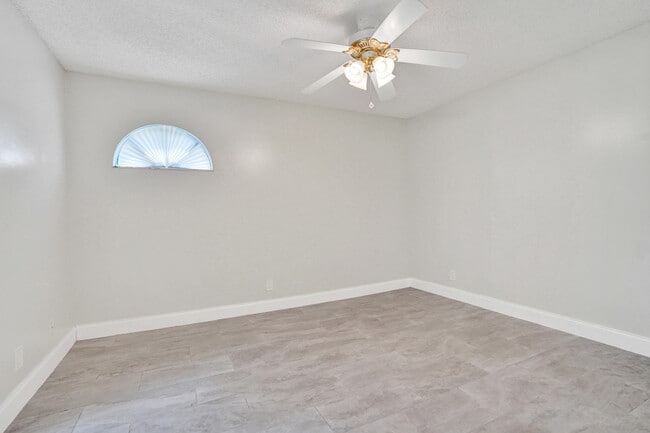 Building Photo - 4260 Village Dr
