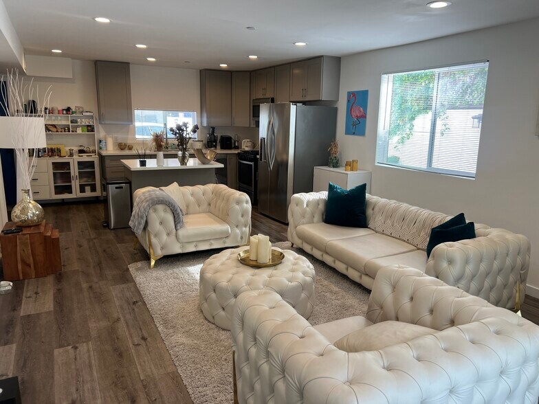 Primary Photo - 1121 1/2 N Berendo St