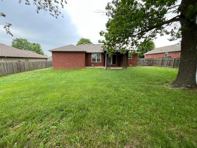 Building Photo - Beautiful Home on Private Setting