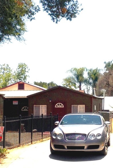 Primary Photo - 170 E Claremont St