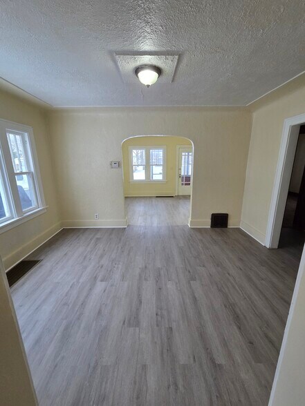 Building Photo - 1938 Clinton St