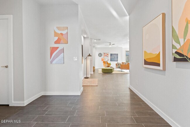 Building Photo - 245 Emerald Tower Dr