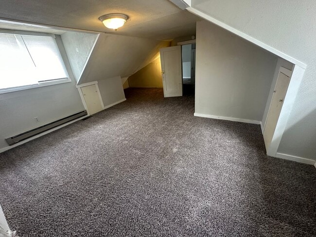 Building Photo - PRELEASING for AUGUST! Close to Campus