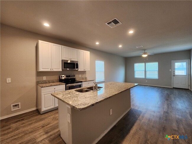 Building Photo - 621 Jennifer Cv