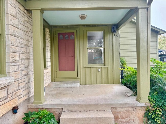 Building Photo - 1300 Crestwood Rd