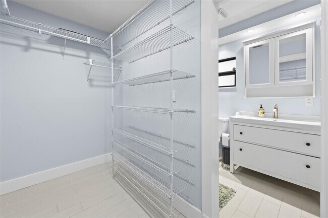 Building Photo - 3937 Arelia Dr