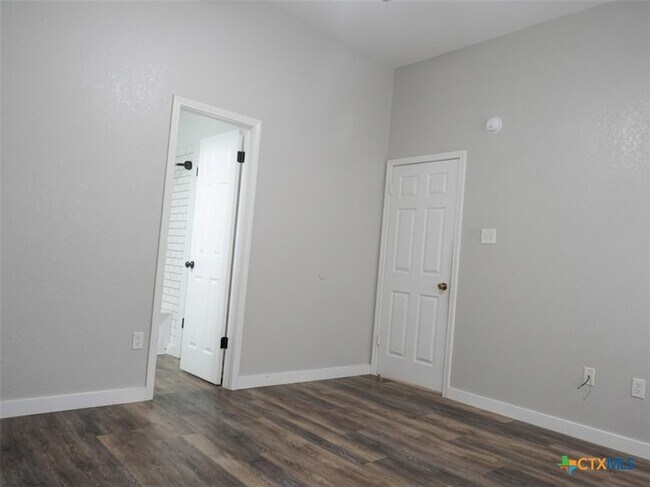 Building Photo - 202 Appaloosa Dr