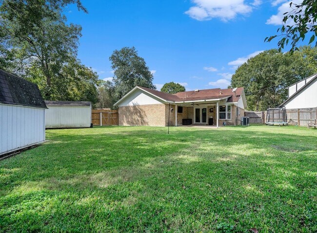 Building Photo - 226 Pecan Dr