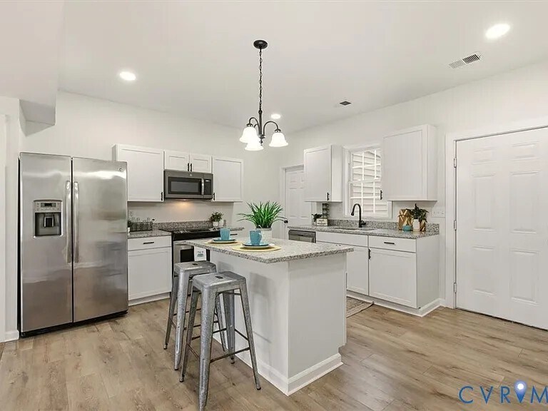 Building Photo - 724 Wilson St