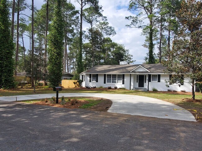 Building Photo - Modern Charm: Spacious 4-Bedroom Home with Inviting Amenities in Valdosta, GA