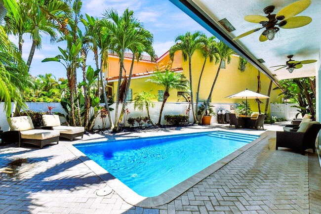 Building Photo - 3567 Commodore Cir