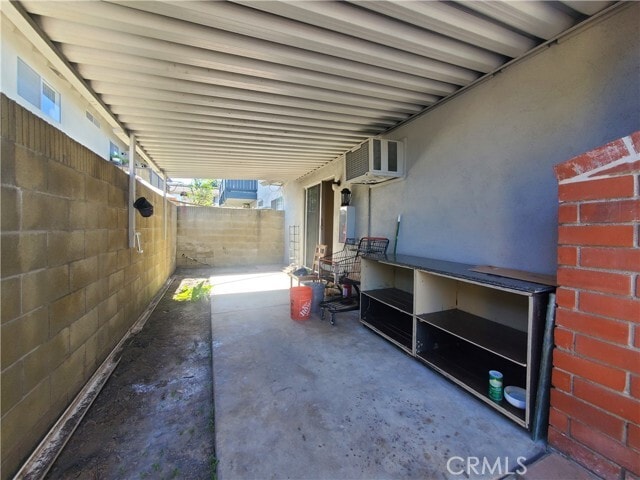 Building Photo - 205 Delano St