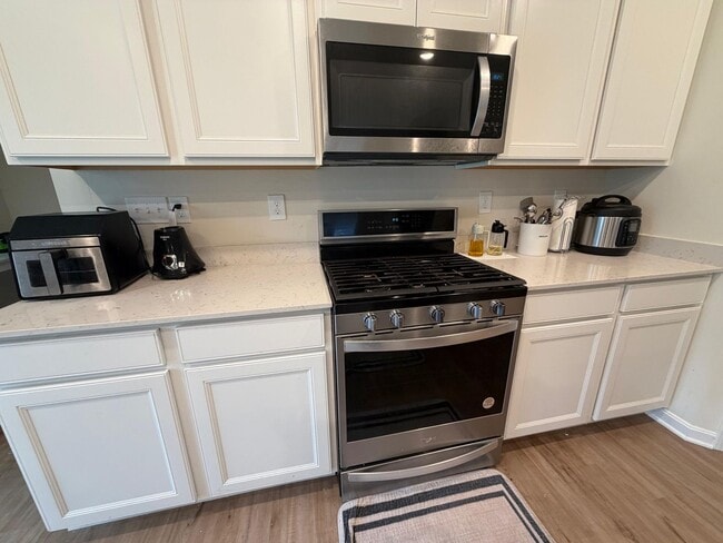 Building Photo - Beautiful, new cul-de-sac home!