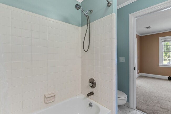 Building Photo - 710 Woodcreek Ct