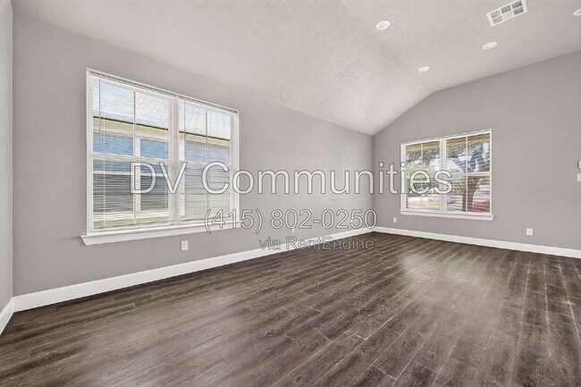 Building Photo - 1204 3rd St