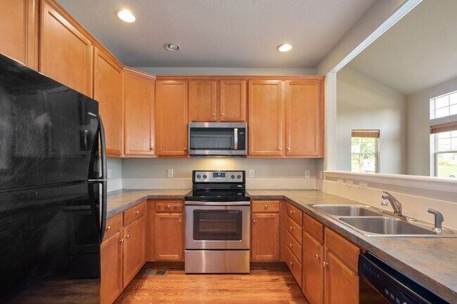 Building Photo - Like-New Townhome in Desirable West Loveland