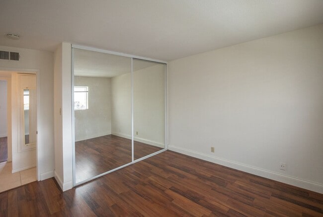Building Photo - Beautiful 2 bedroom in 55+ Community