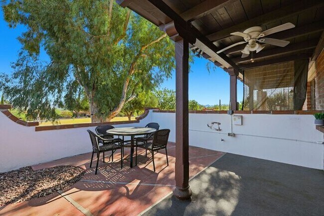 Building Photo - Charming Furnished, 55+ Community in Green Valley!