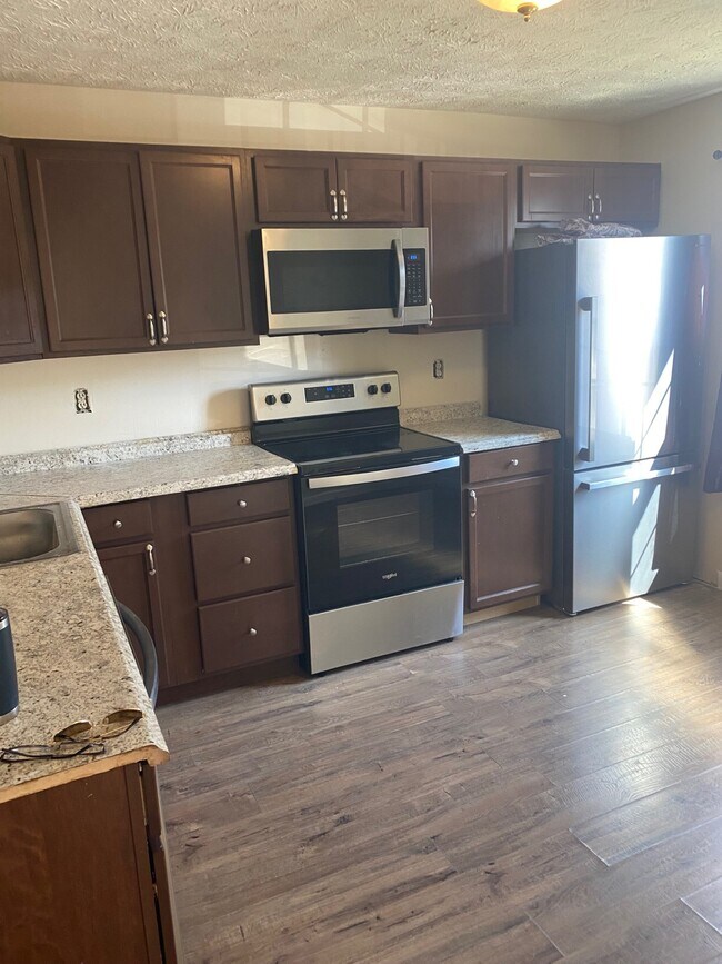 Building Photo - 1046 Agate Dr