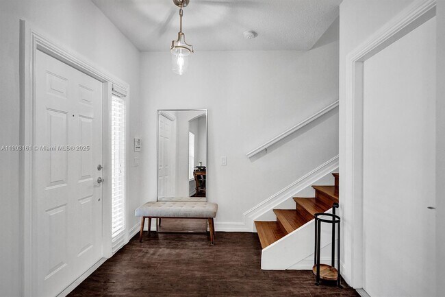 Building Photo - 446 NE 2nd Ave