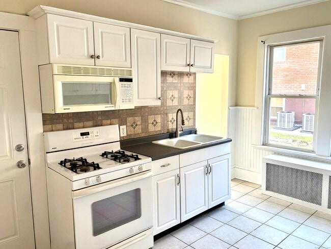 Building Photo - 129 Post Rd