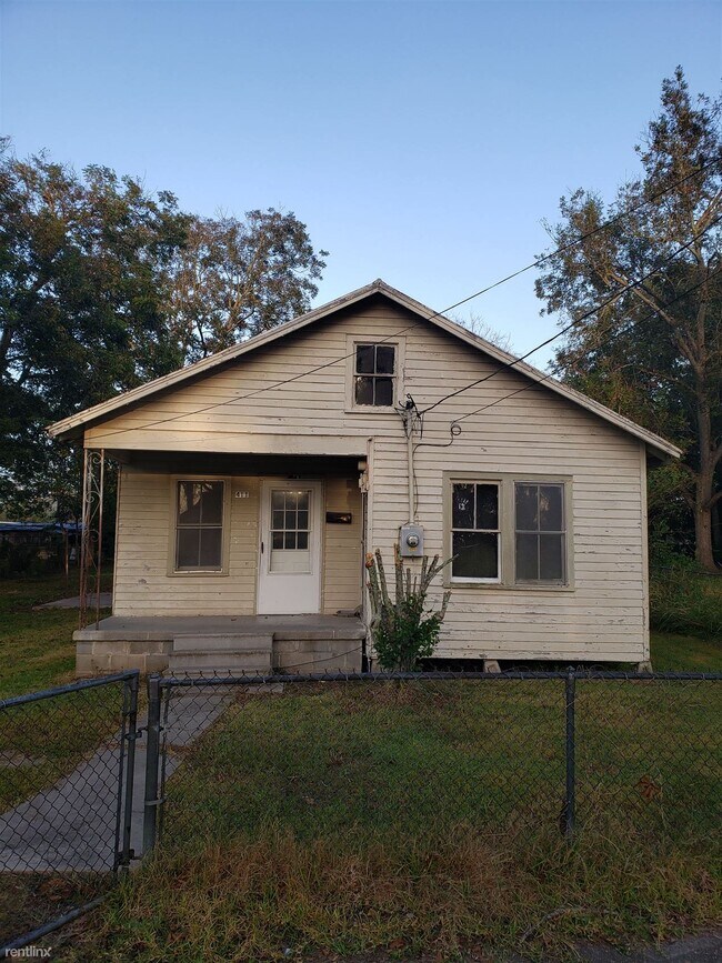 Primary Photo - 3 br, 1 bath House - 411 N Theater St