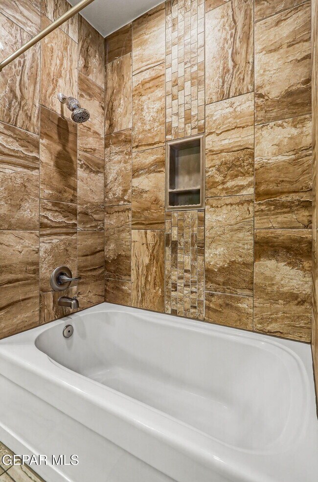 Building Photo - 825 Dulce Tierra Dr