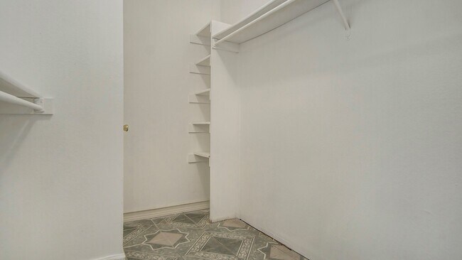Building Photo - 2541 Galemeadow Dr