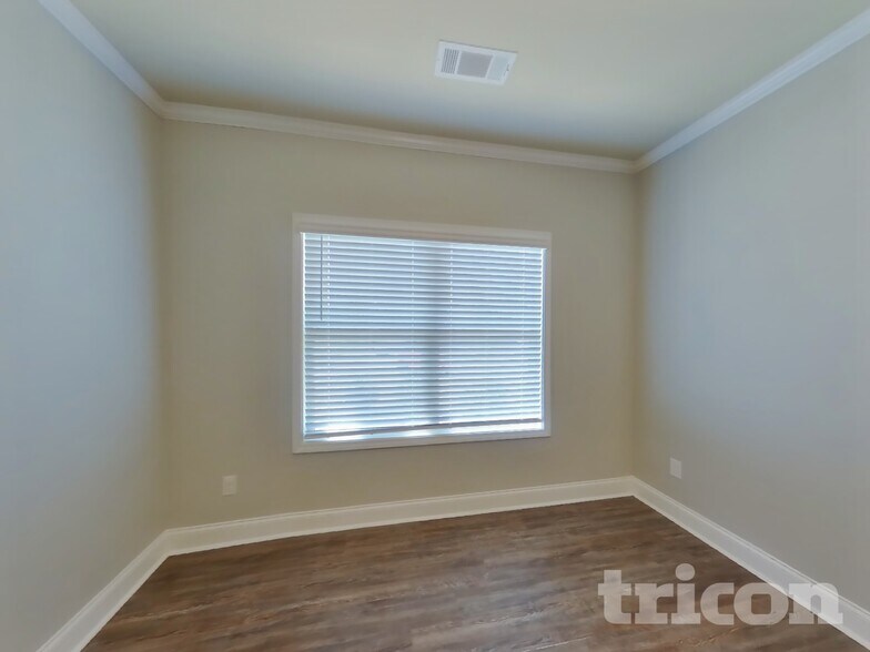 Building Photo - 131 Huntsman Dr