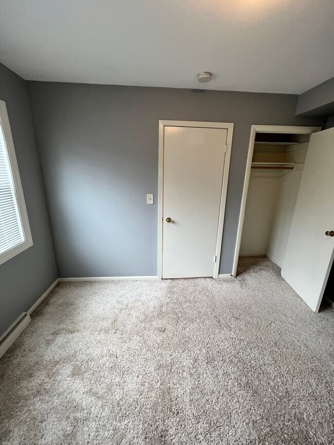 Building Photo - 101 Mitchell Cir