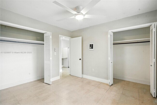 Building Photo - 2085 NE 169th St