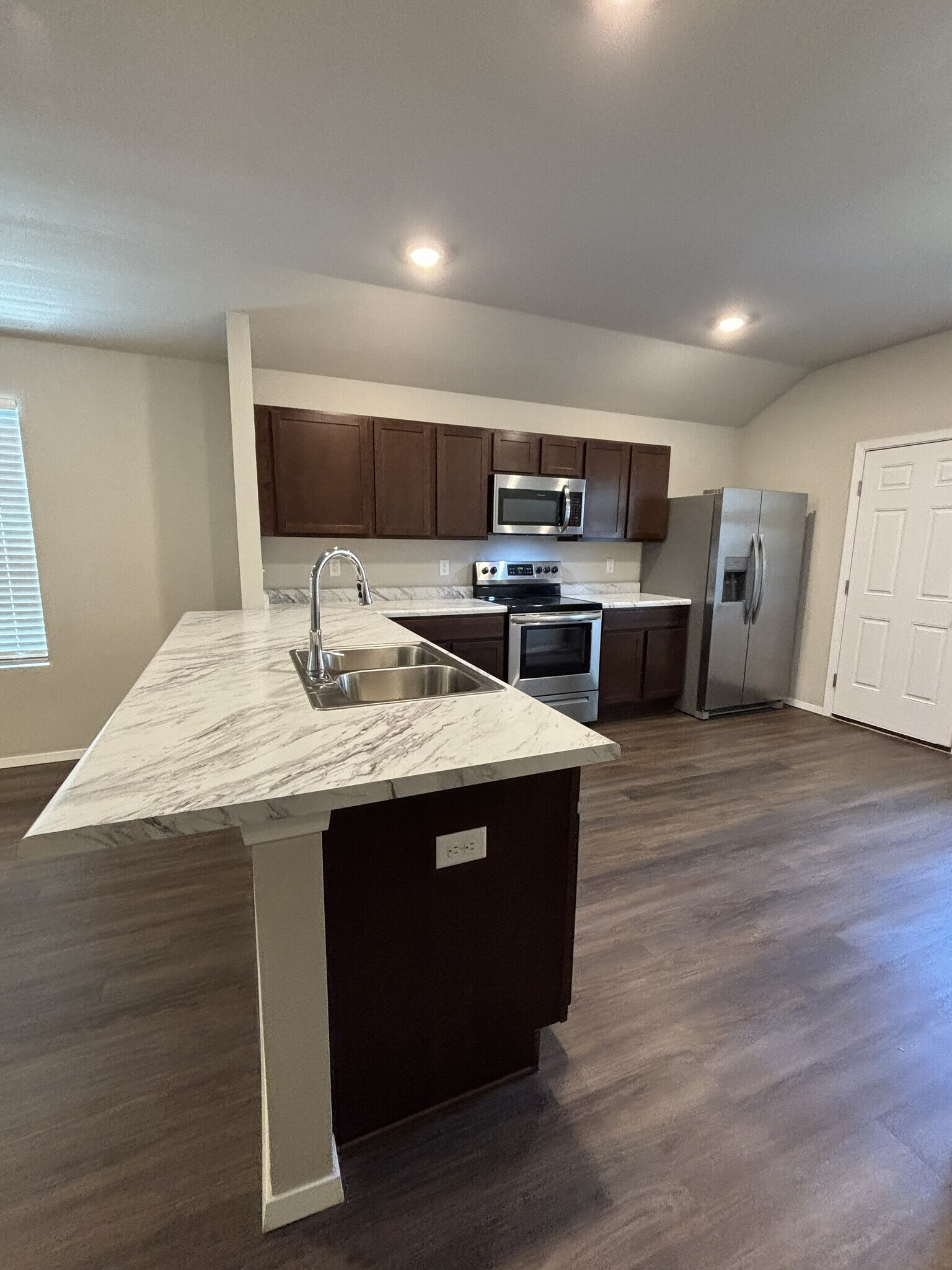 Building Photo - 1075 S Nighthawk Ln