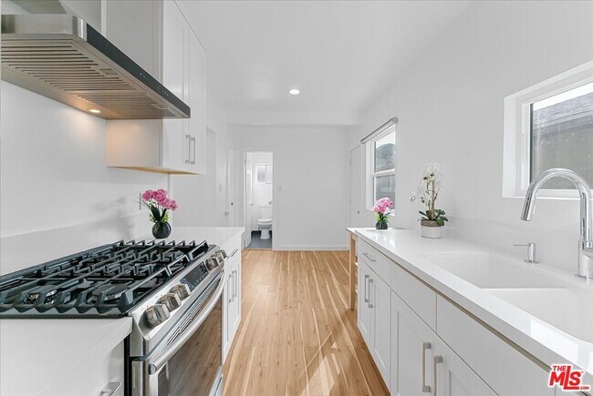 Building Photo - 2948 Exposition Blvd