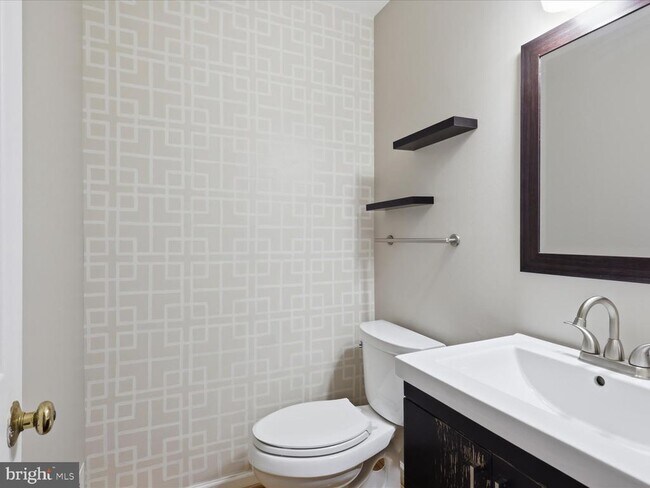 Building Photo - 6055 Meyers Landing Ct