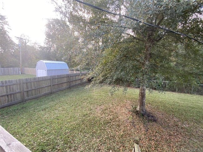 Building Photo - 1361 Westlawn Dr