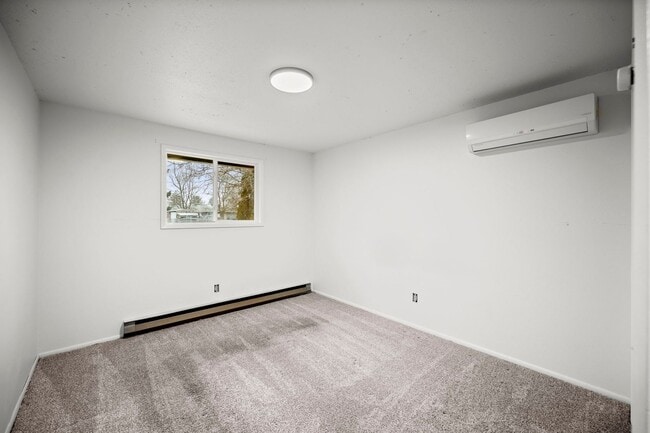 Building Photo - Great Location! - 3 Bedroom Valley Home!