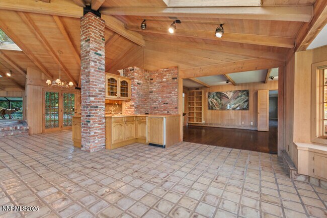 Building Photo - 1880 Meadowview Ln