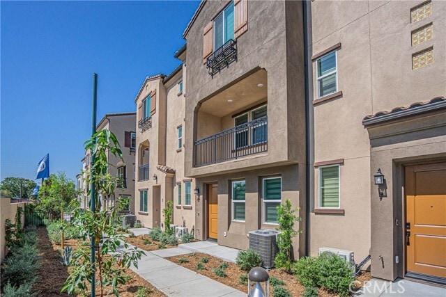 Building Photo - 2317 W Broadway