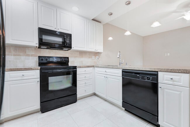 Building Photo - 73895 Saquaro Ct