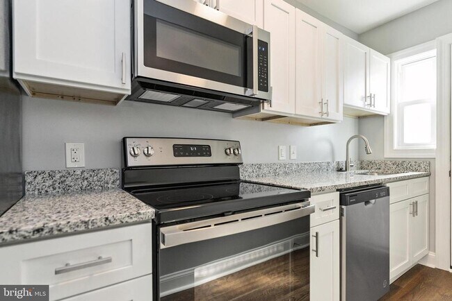 Building Photo - 2021 E St NE