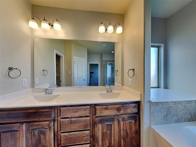 Building Photo - 1212 Ashley Dr