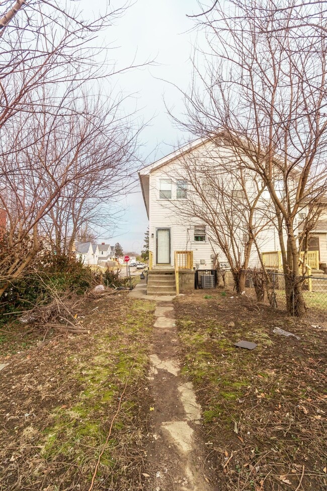 Building Photo - 1123 Wilson Ave